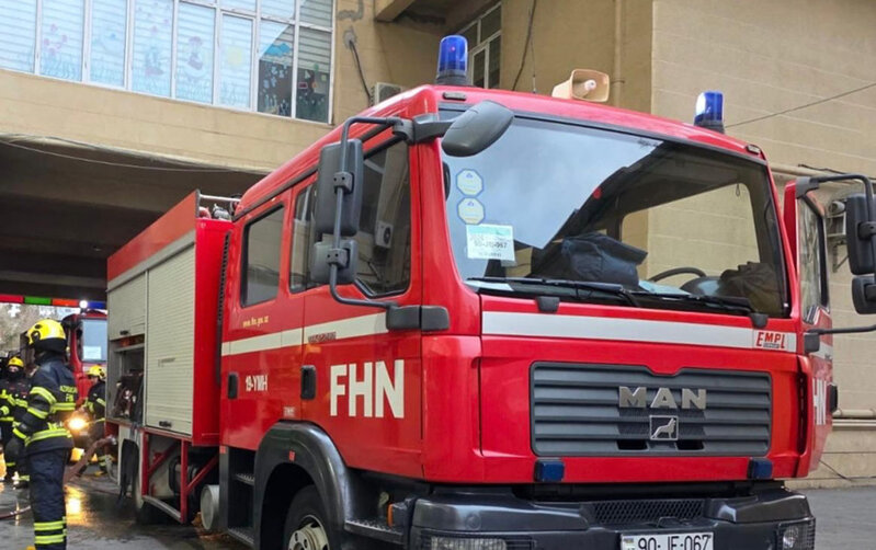 Bakıda çoxmərtəbəli yaşayış binasında yanğın BAŞ VERDİ - Sakinlər təxliyə edildi