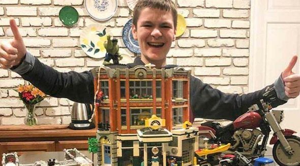 12 yaşlı uşaq ən sürətli LEGO yığmaq rekordunu qırdı - FOTO
