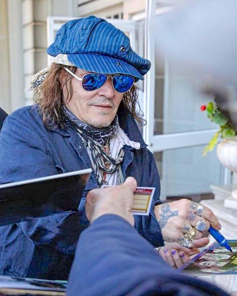 Conni Depp son görünüşü ilə pərəstişkarlarını məyus etdi - FOTO/VİDEO