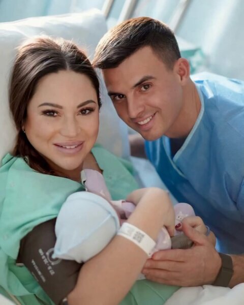 Məşhur müğənni ata oldu - FOTOLR