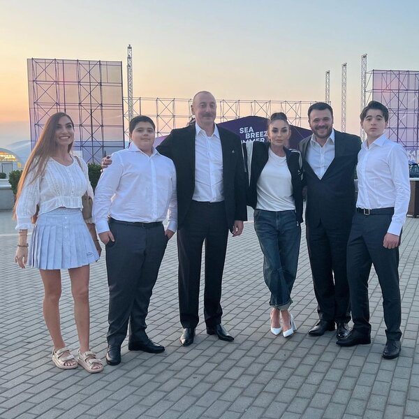 Emin Ağalarov Prezident İlham Əliyev və ailə üzvləri ilə FOTOLARINI PAYLAŞDI