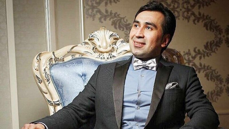 Elton pedaqoqluq fəaliyyətinə başlayır