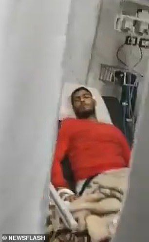 Tibb işçisinin dizini qucaqlayıb çarəsiz vəziyyətə düşdüyü dəhşətli an - FOTO/VİDEO