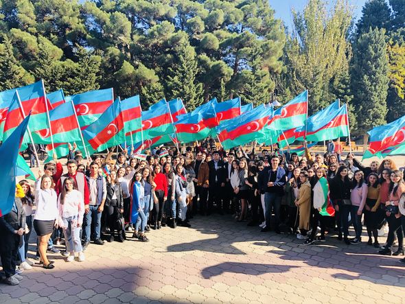 BDU-dan Bayraq Gününə töhfə: "Üç rəngin kölgəsində!" - FOTO/VİDEO