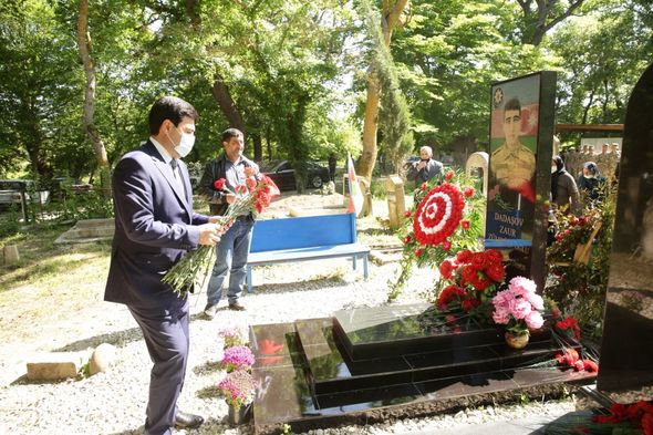 Xaçmazın İcra başçısı Aşağıoba və Aslanoba kəndlərində şəhidlərin məzarını ziyarət edib - FOTO