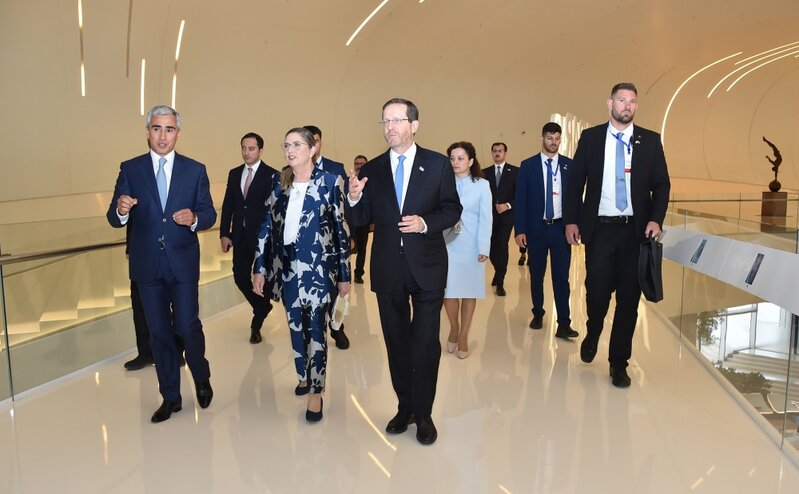 İsrail Prezidenti və xanımı Heydər Əliyev Mərkəzi ilə tanış oldular - FOTOLAR