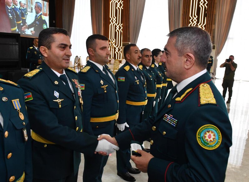 Elçin Quliyev yeni generallara ali hərbi rütbələrini təqdim etdi - FOTOLAR