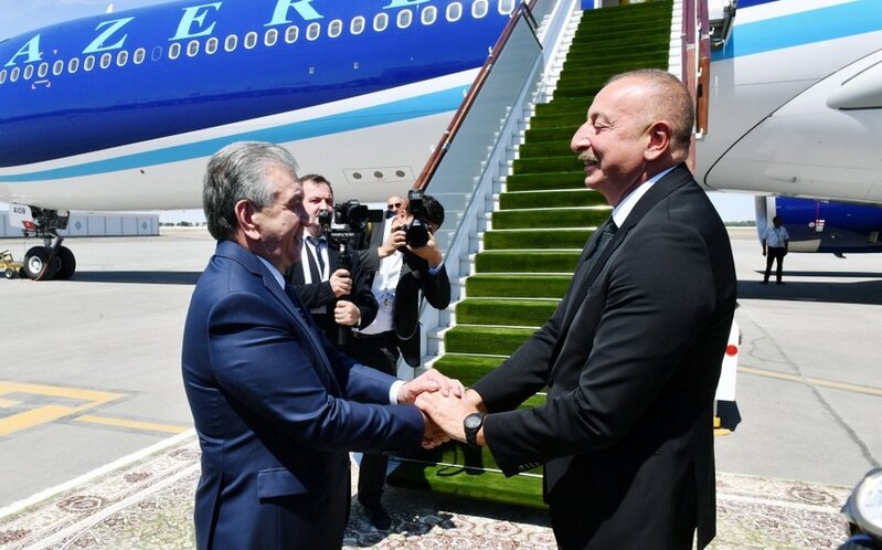 İlham Əliyev özbəkistanlı həmkarını Azərbaycana rəsmi səfərə dəvət edib