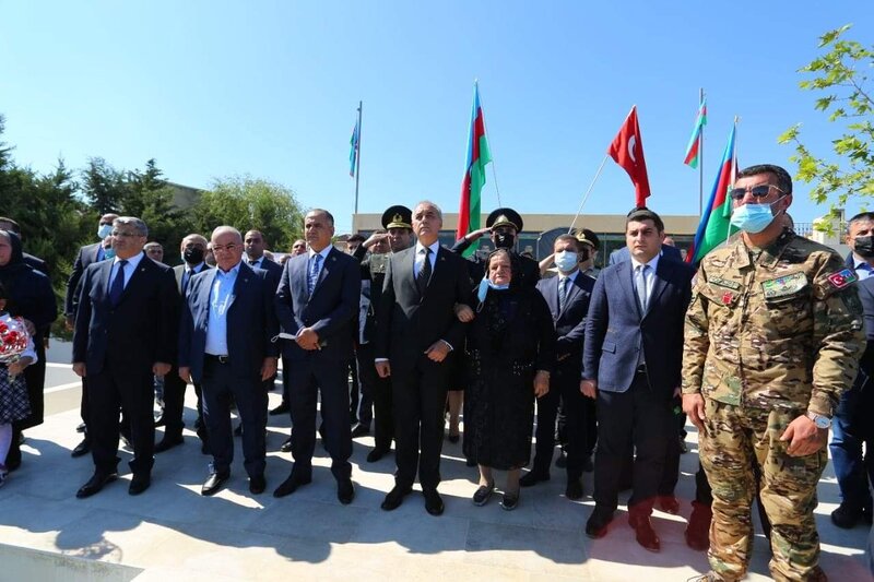 Binəqədi rayonunda Vətən Müharibəsi Şəhidlərinin xiyaban kompleksləri ziyarəti edildi - FOTOLAR