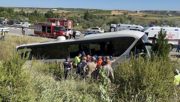 Türkiyədə avtobus qəzası: Onlarla yaralı var - FOTO