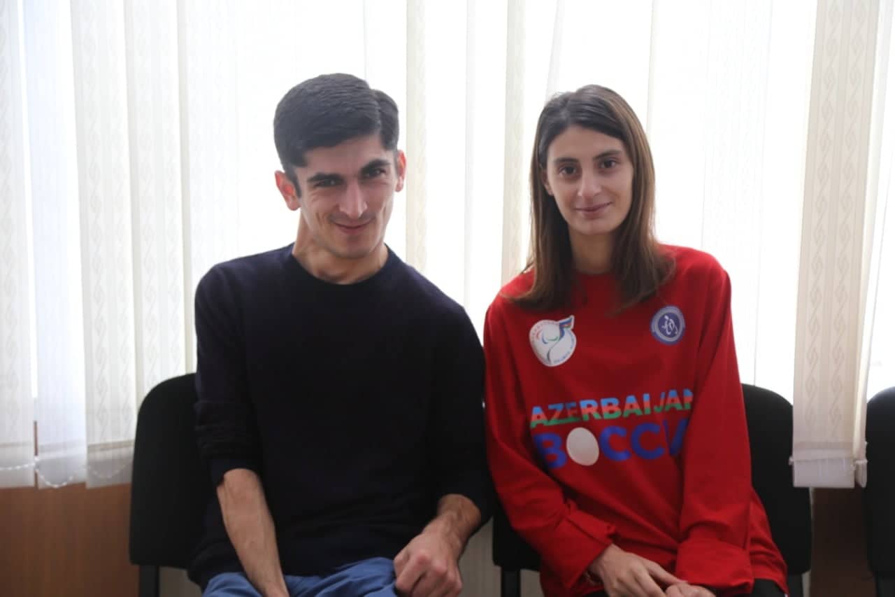 Cəmiyyətin baxışını darmadağın edən cütlük: "Şokolad alıb evlilik təklif etdim" - MÜSAHİBƏ