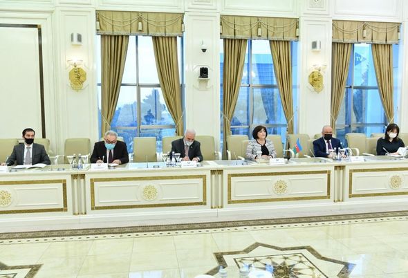 Milli Məclisin Sədri İran parlamentinin nümayəndə heyəti ilə görüşüb – FOTO