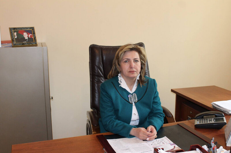 Məktəbdə pul yığdığı iddia edilən direktor vəzifəsindən azad olunub