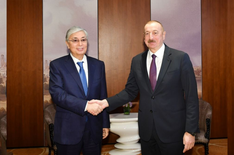Tokayev İlham Əliyevi TƏBRİK ETDİ