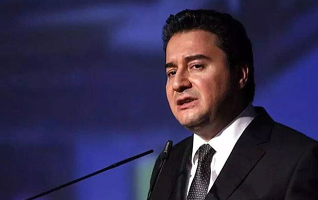 Babacanın yaxın adamı istefa verdi