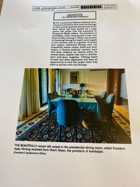 İlham Əliyevin İsrail Prezidentinə hədiyyə etdiyi xalça onun iş otağında - FOTO