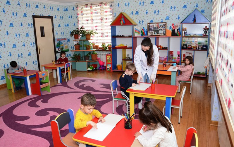 Azərbaycanda uşaqlarla işləyənlərə dair tələblər dəyişdirilir