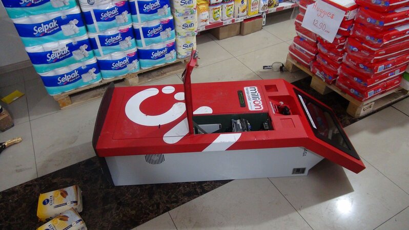 "E-manat" və "MilliÖn"dən külli miqdarda pul oğurlanıb