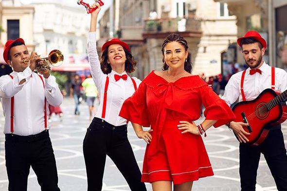 Şəhərin mərkəzində festivalsayağı reklam - VİDEO