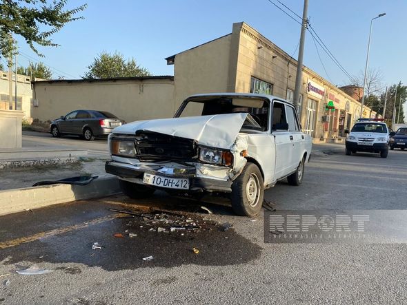 Kürdəmirdə iki avtomobil toqquşdu: Xəsarət alan var - FOTO