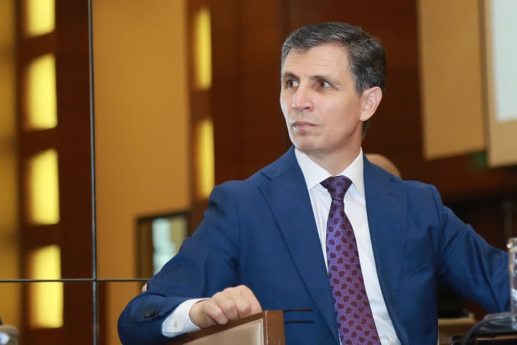 Komitə sədri onları Heydər Əliyevin məzarı önündə təzim etməyə çağırdı 