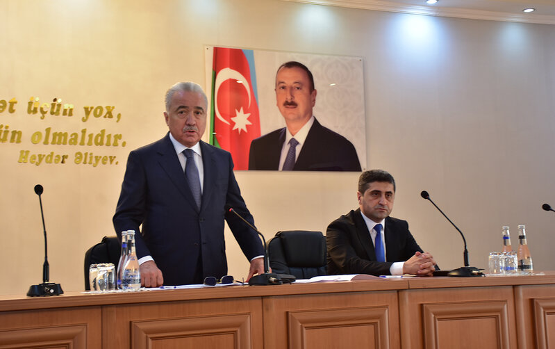 Qaxın icra başçısı kollektivə təqdim olundu