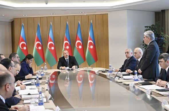 İlham Əliyevin yanında 2019-cu ilin yekunlarına həsr olunmuş müşavirə keçirilib - FOTO/VIDEO