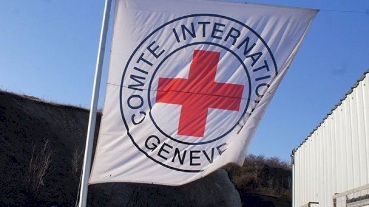 BQXK-nın yük maşını keçid üçün icazə gözləyir