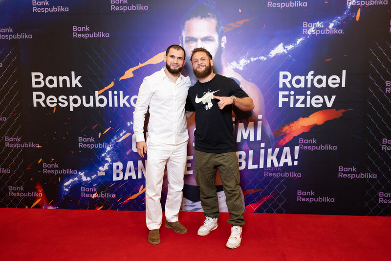 UFC ulduzu Rafael Fiziev Bank Respublikanı seçdi - FOTOLAR