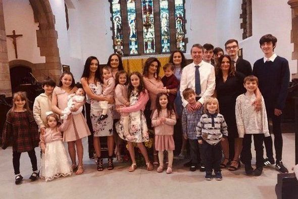 Britaniyada 45 yaşlı qadın 22-ci uşağını dünyaya gətirdi – FOTO