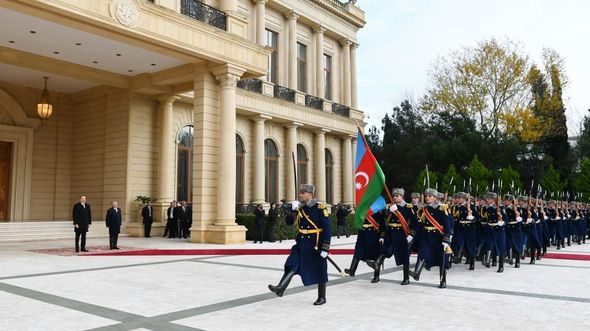 İlham Əliyev İordaniyanın kralını qarşıladı - FOTO