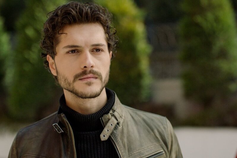 Alperen 'Cennetin çocukları'nın heyətinə qatılır