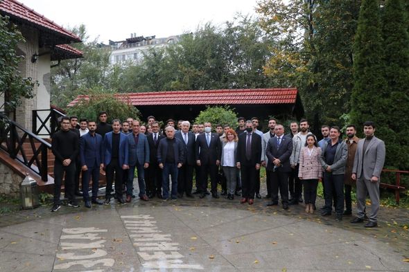 Adil Əliyev Moldovada iş adamları, diaspor fəalları və gənclərə Ordumuzun əks-hücum əməliyyatı barədə danışıb