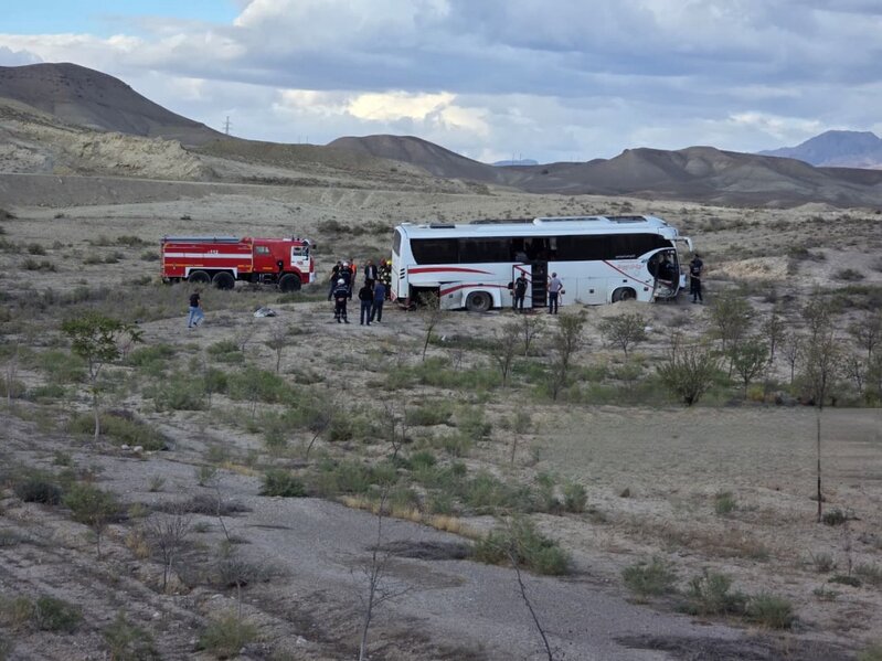 Avtobus dərəyə aşıb, 16 nəfər xəsarət ALIB — Yenilənib 