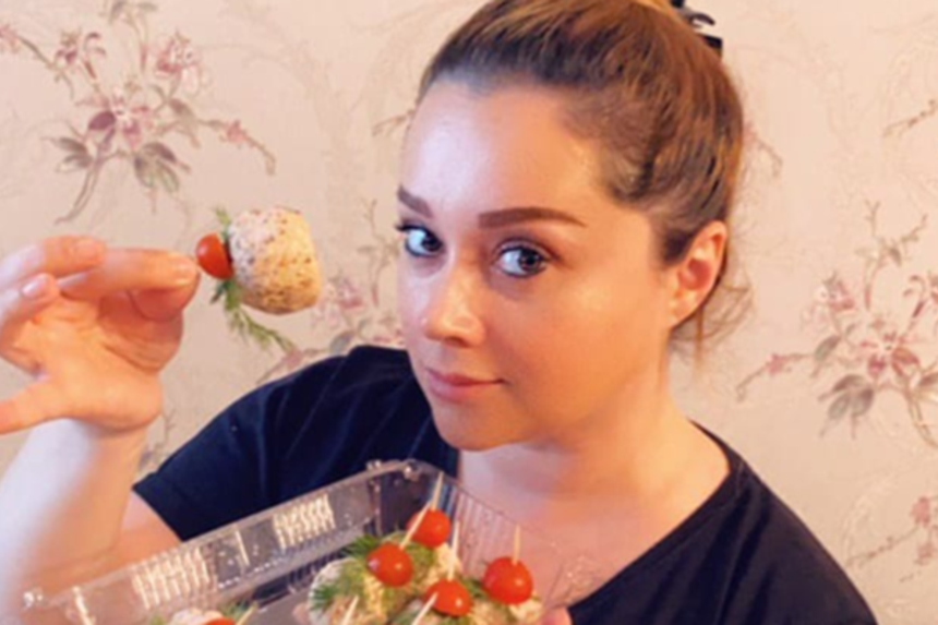 Xatirə "food blogger"liyə başladı
