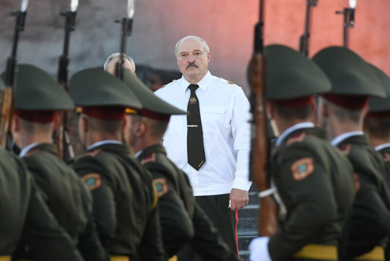 Belarus Prezidenti Lukaşenkonun SSRİ qoşunlarında xidmət etdiyi dövrdən fotoları paylaşıldı - FOTO