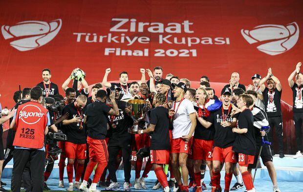 "Beşiktaş" "qızıl dubl" etdi