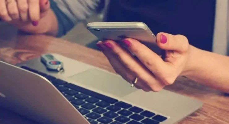 Smartfonun dinlənildiyini necə anlamaq olar?