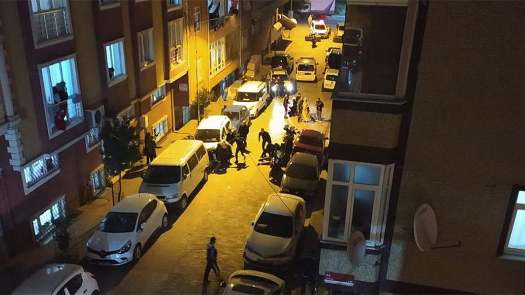 Gəlin-qayınana davası məhəlləni ayağa qaldırdı: Yaralananlar var - VİDEO