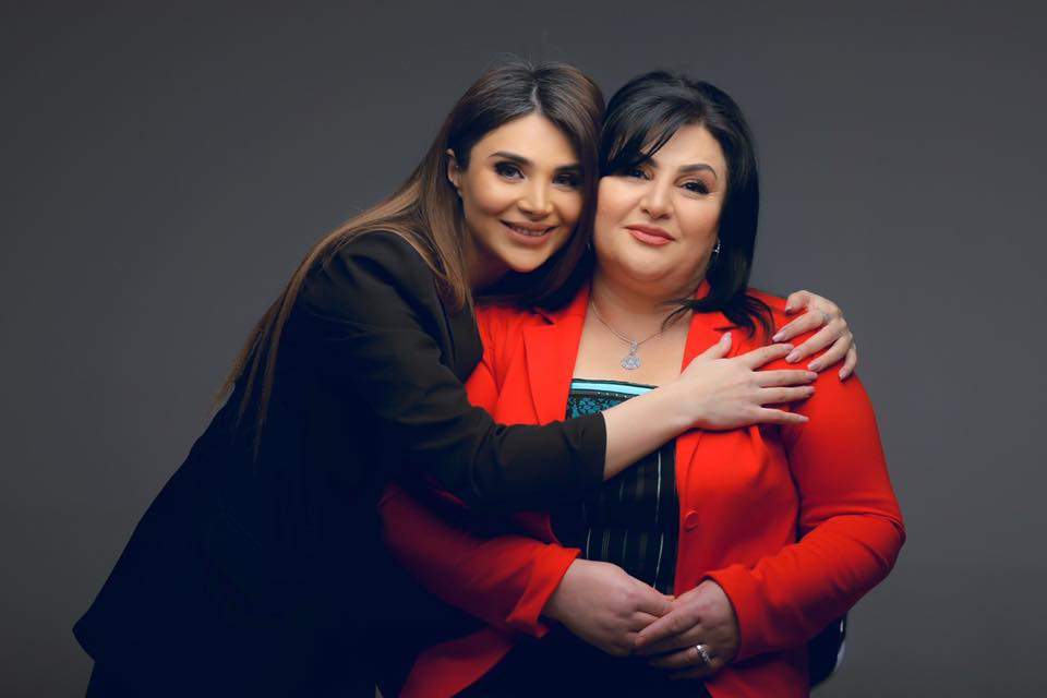 Gözəl aktrisa anası ilə fotolarını paylaşıb