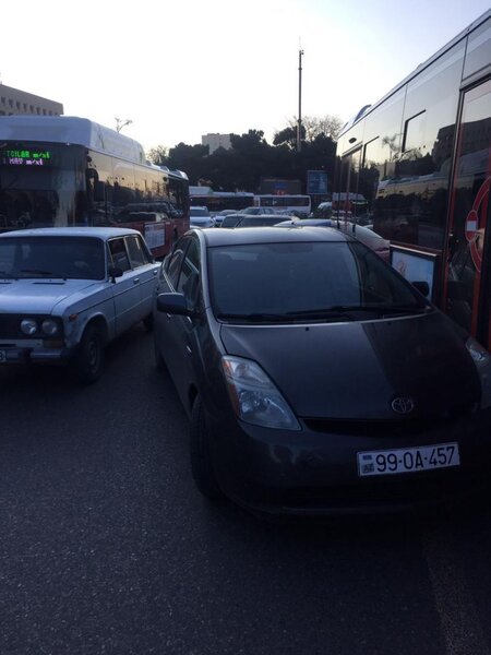 Bakıda yol qəzası tıxac yaradıb - FOTO