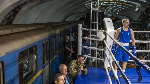 Müharibəyə görə metrostansiyada boks turniri keçirildi - FOTOLAR