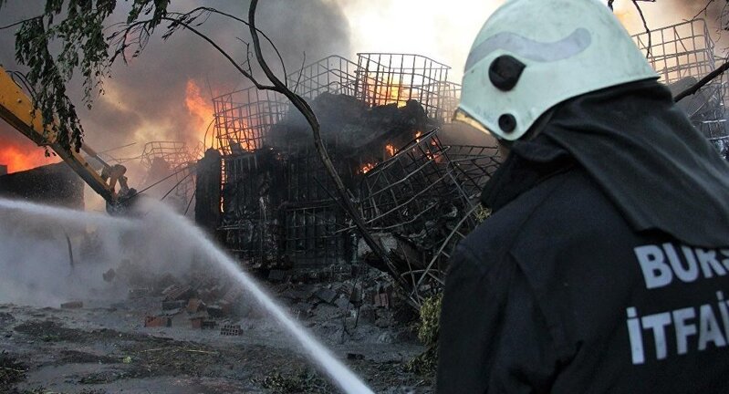 Türkiyədə fabrik YANIR
