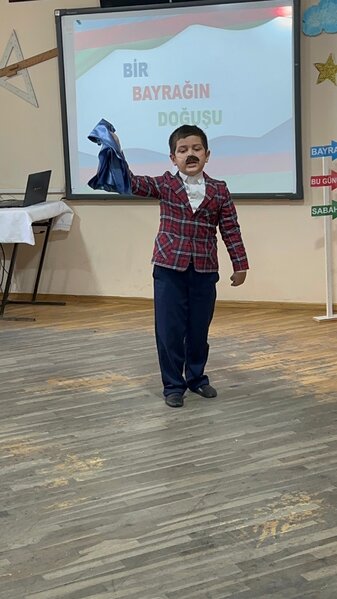 221 nömrəli məktəbdə Dövlət Bayrağı Günü qeyd olunub - FOTOLAR