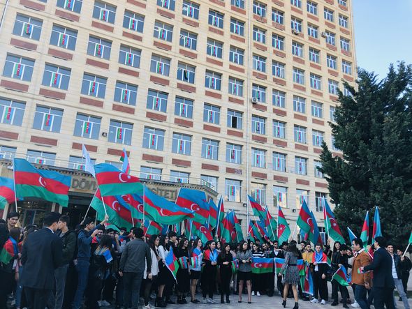 BDU-dan Bayraq Gününə töhfə: "Üç rəngin kölgəsində!" - FOTO/VİDEO
