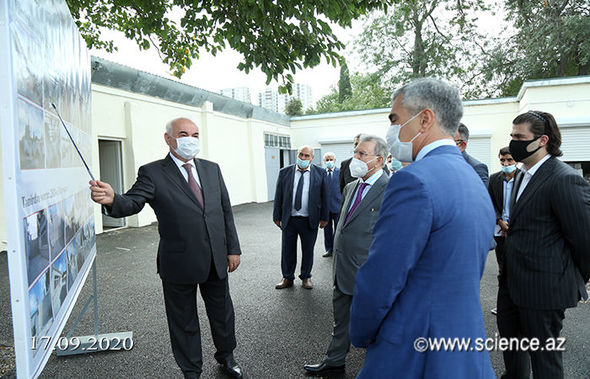 Anar Ələkbərov AMEA Rəyasət Heyətinin binasında görülən işlərlə tanış olub - FOTO