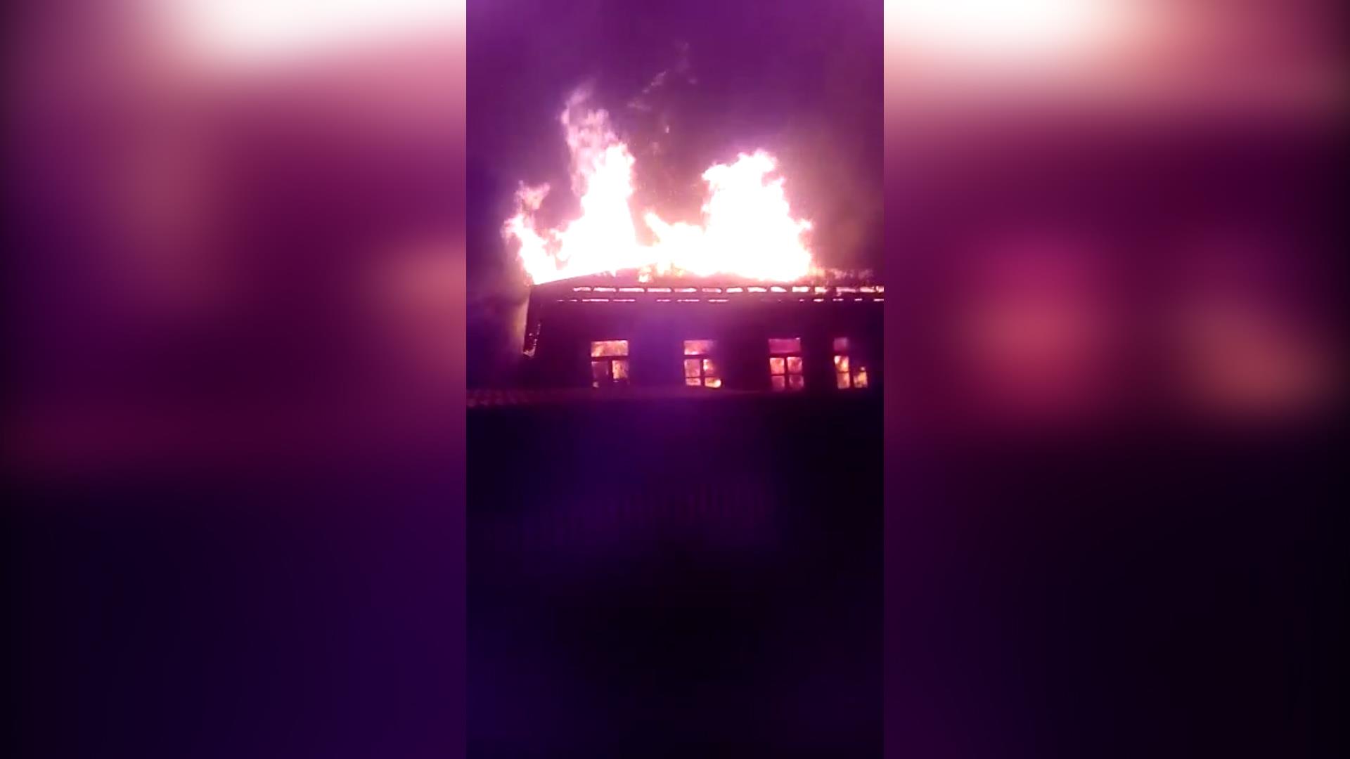 Qaxda evi yanan kişi həyəcandan öldü - VİDEO