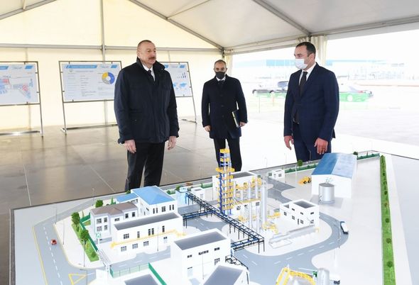 İlham Əliyev Sumqayıt Kimya Sənaye Parkında iki zavodun təməlini qoydu - FOTO/VİDEO