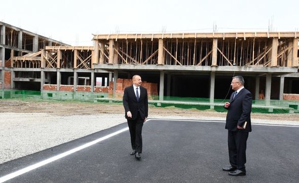 İlham Əliyev məcburi köçkünlər üçün tikilən binalarda işlərin gedişi ilə tanış olub - YENİLƏNİB + FOTO/VİDEO