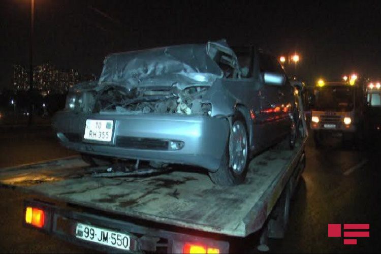 Bakıda avtomobil yük maşını ilə toqquşdu: Xəsarət alan var